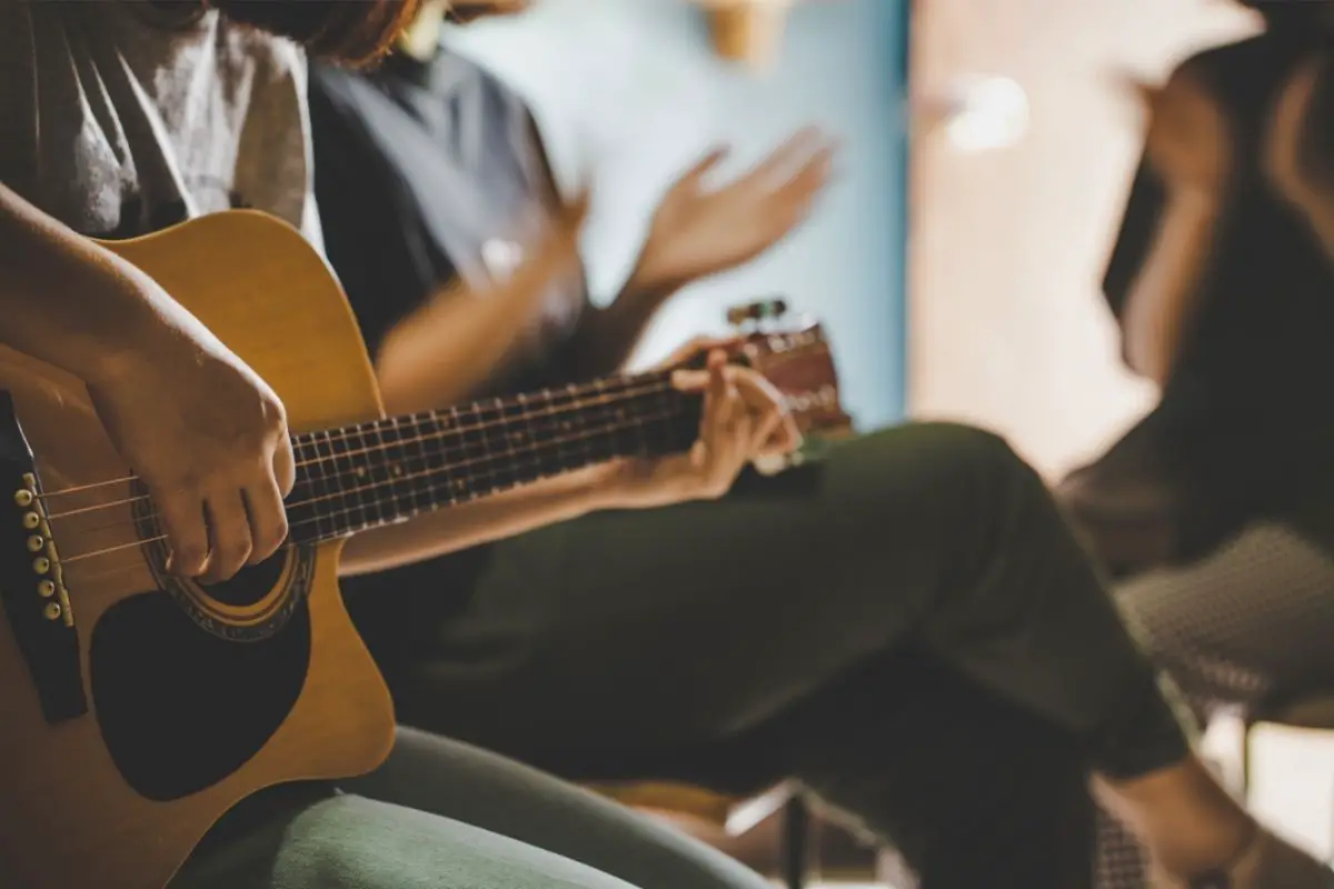 16 Easy Christian Worship Songs To Play On Guitar