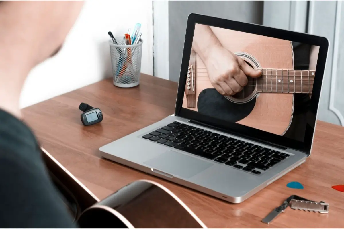 6 Best YouTube Channels for Free Guitar Lessons