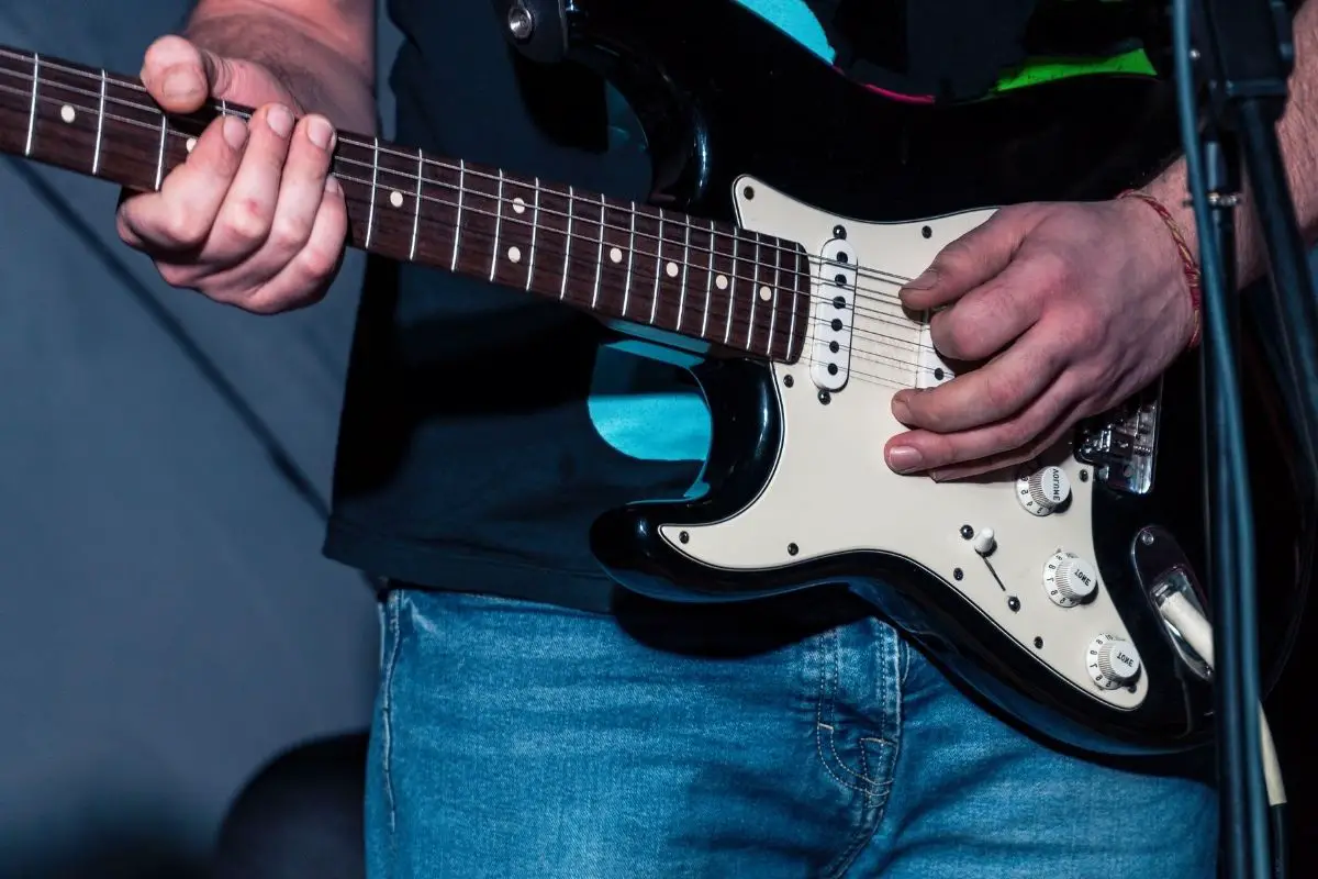 Differences Between A Left And Right Handed Guitar