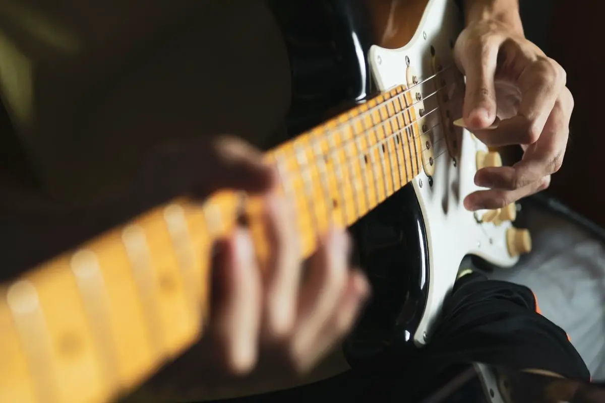 Differences Between A Left And Right Handed Guitar