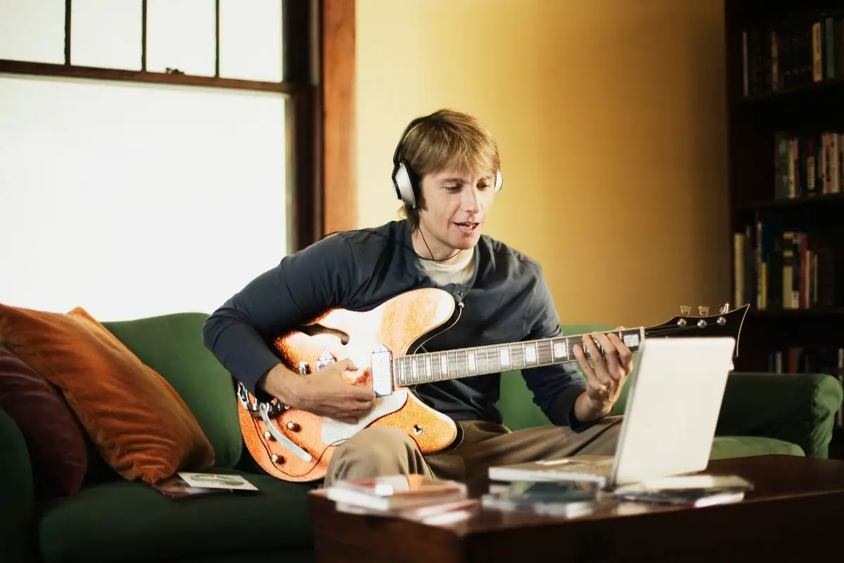 How To Play The Electric Guitar Through Headphones