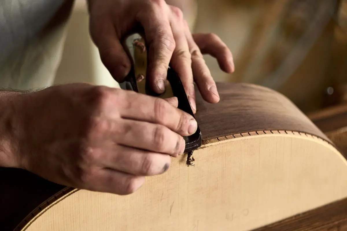 Parts Of An Acoustic Guitar: Head Stock, Tuning Keys And What Are Included
