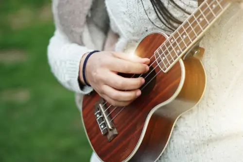 Are Smaller Acoustic Guitars Better