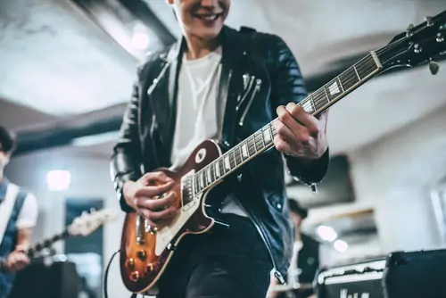 How to Play Electric Guitar Without an Amp